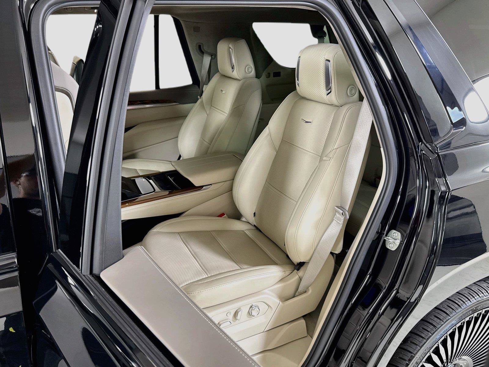 Used 2025 Cadillac Escalade Premium Luxury Platinum AWD/4WD image 21
