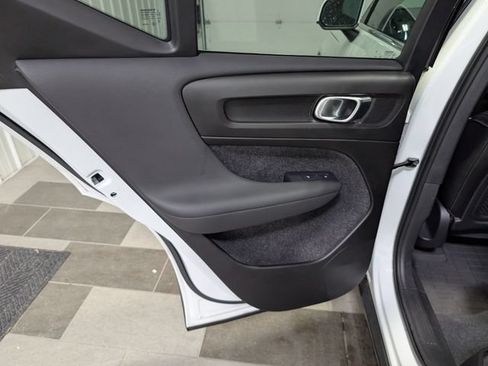 Used 2023 Volvo XC40 B5 Plus w/ Protection Package Premier AWD/4WD image 9