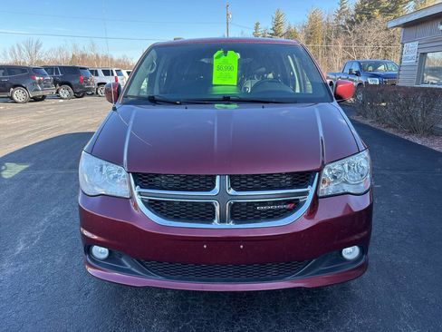 Used 2017 Dodge Grand Caravan SXT image 3