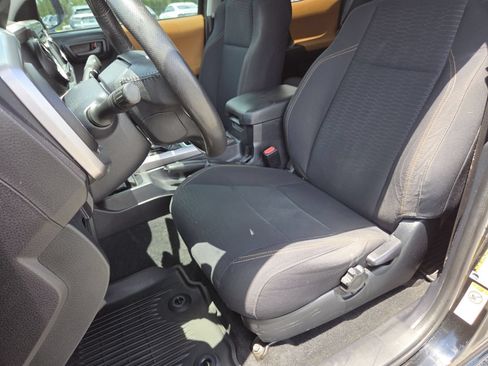 Used 2019 Toyota Tacoma SR5 RWD image 19