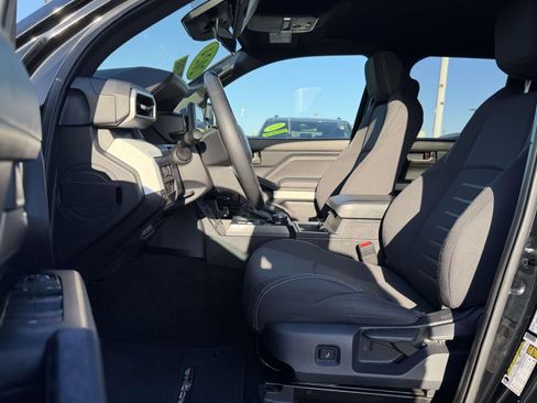 Certified 2024 Toyota Tacoma TRD Off-Road image 13