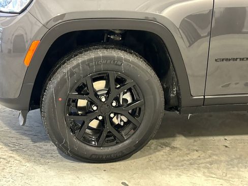 New 2026 Jeep Grand Cherokee Altitude AWD/4WD image 11