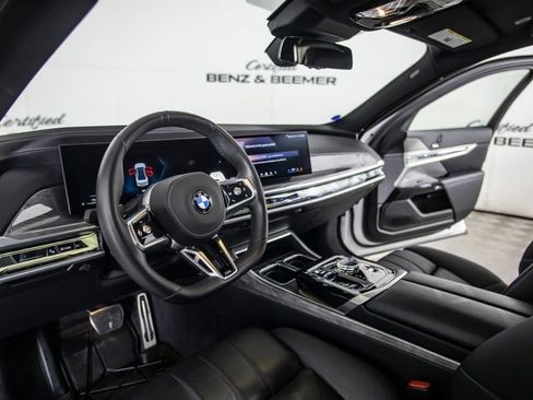 Used 2025 BMW 760i xDrive w/ Executive Package AWD/4WD image 15