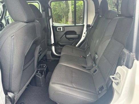 Used 2023 Jeep Gladiator Sport AWD/4WD image 7