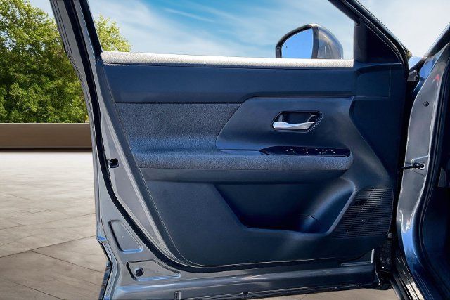 Certified 2025 Nissan Kicks SV FWD image 19