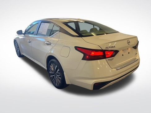 Used 2023 Nissan Altima 2.5 SV AWD/4WD image 3