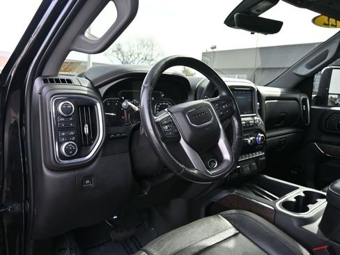 Used 2022 GMC Sierra 2500 Denali w/ Denali Black Diamond Edition image 17