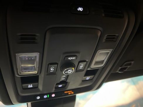 Used 2025 GMC Yukon XL AT4 Ultimate image 43