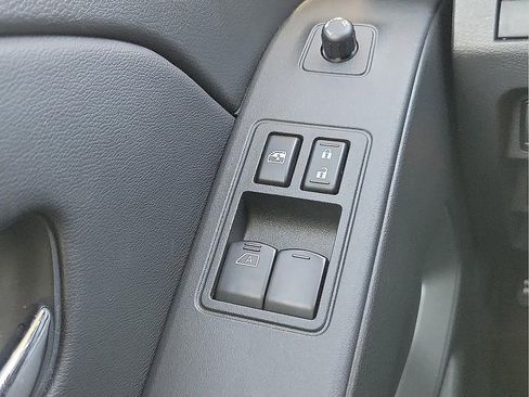 Used 2025 Nissan Frontier SV RWD image 13