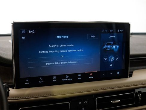 Used 2023 Lincoln Nautilus Reserve image 34