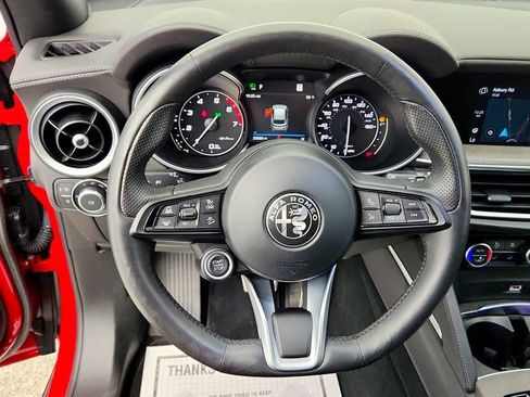 Used 2022 Alfa Romeo Stelvio Ti AWD/4WD image 14