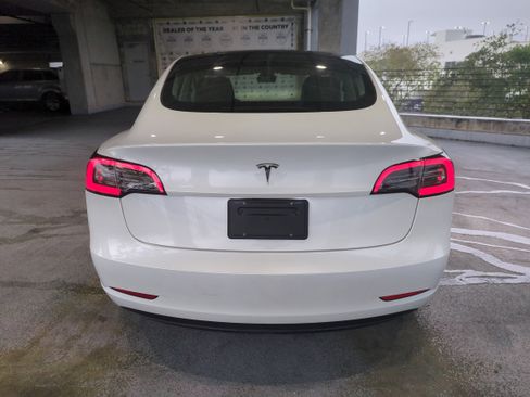 Used 2023 Tesla Model 3 Standard Range image 6