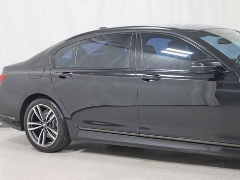 Used 2020 BMW 750i xDrive w/ Executive Package image 3