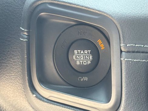 Used 2024 Jeep Wrangler Unlimited Sahara w/ Technology Group AWD/4WD image 16