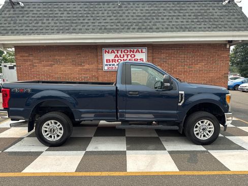 Used 2017 Ford F250 XLT w/ XLT Value Package AWD/4WD image 2
