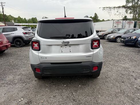 Used 2017 Jeep Renegade Latitude w/ Cold Weather Group AWD/4WD image 28