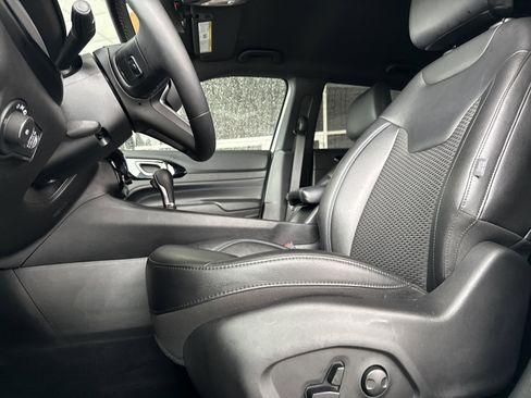 Used 2025 Jeep Compass Latitude w/ Convenience Group image 15