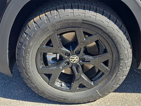 New 2025 Volkswagen Atlas Peak Edition SE image 13