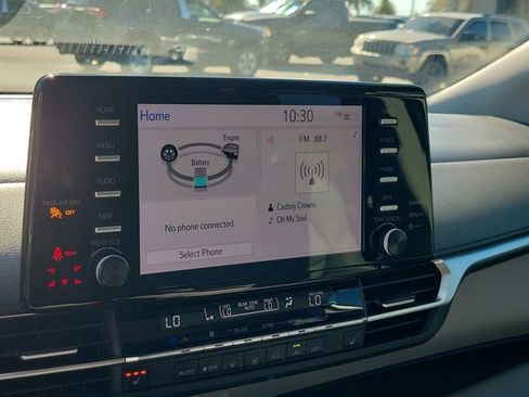 Used 2023 Toyota Sienna XLE image 18