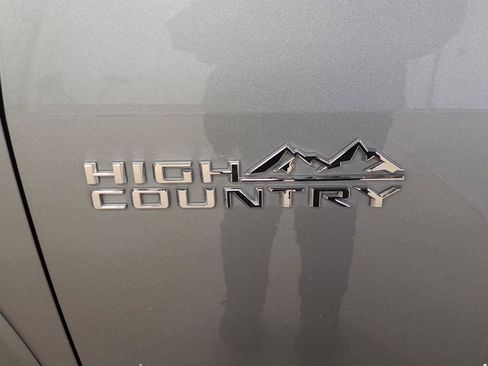 Used 2023 Chevrolet Traverse High Country image 33