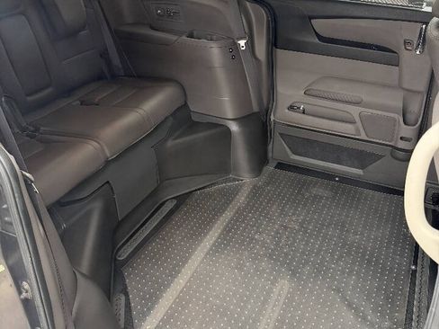Used 2014 Honda Odyssey Touring Elite image 16
