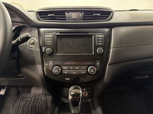 Used 2018 Nissan Rogue SV FWD image 21