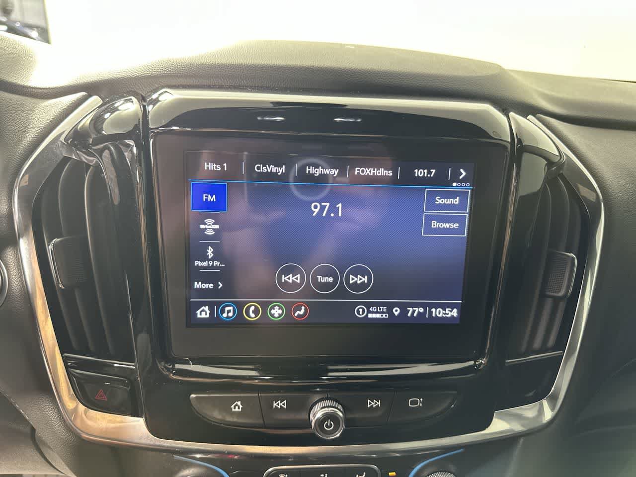 Used 2023 Chevrolet Traverse LT FWD image 17