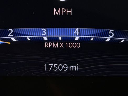 Used 2024 Jeep Grand Cherokee Limited w/ Luxury Tech Group II image 16