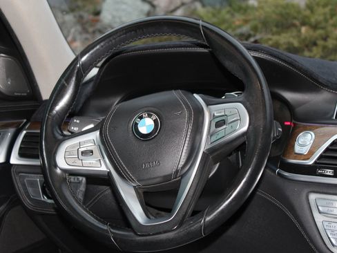 Used 2016 BMW 750i xDrive image 19