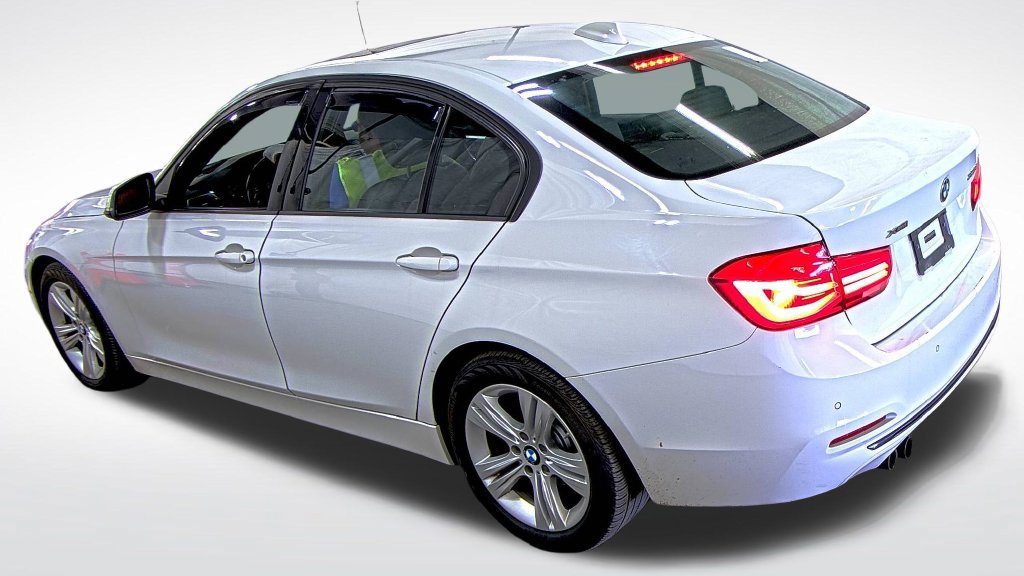 Used 2016 BMW 328i xDrive Sedan AWD/4WD image 3