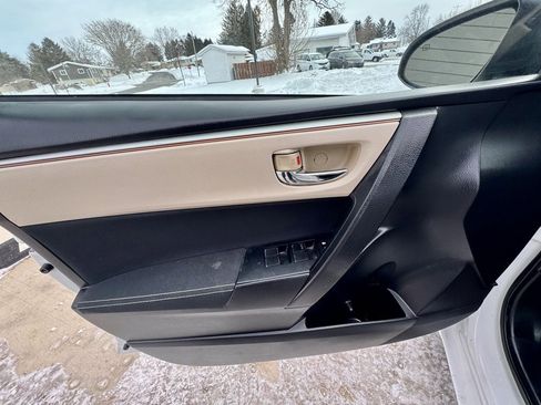 Used 2016 Toyota Corolla LE image 19