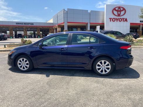 Used 2025 Toyota Corolla LE FWD image 8