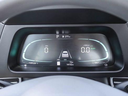 Used 2025 Hyundai Elantra Hybrid FWD image 24