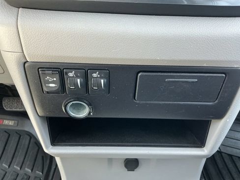 Used 2016 Toyota Sienna XLE w/ XLE Navigation Package FWD image 29