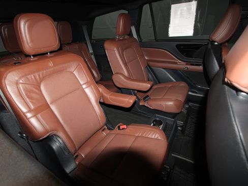Used 2025 Lincoln Aviator Reserve w/ Illumination Package AWD/4WD image 27