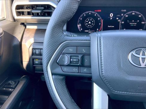 Used 2025 Toyota Tacoma Limited image 23