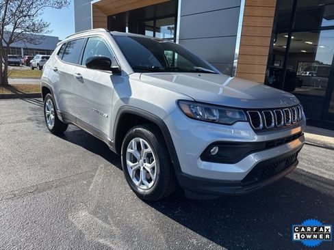 Used 2024 Jeep Compass Latitude image 1