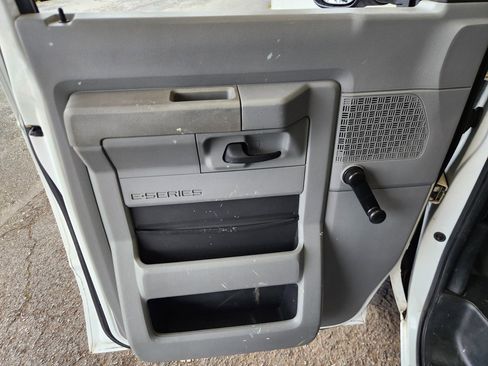 Used 2011 Ford E-350 and Econoline 350 Extended Super Duty image 11