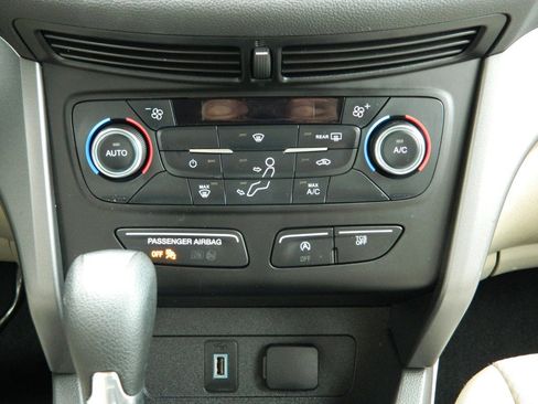 Used 2017 Ford Escape SE image 15