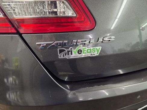 Used 2016 Ford Taurus Limited w/ Equipment Group 301A image 8