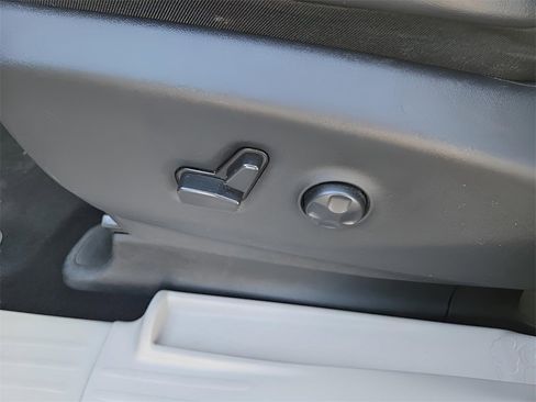 Used 2023 Chrysler Pacifica Touring-L image 22