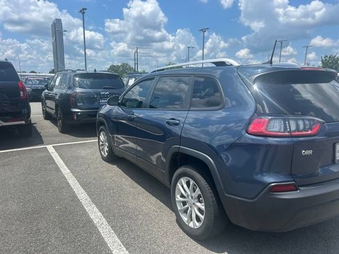 Used 2021 Jeep Cherokee Latitude FWD image 2