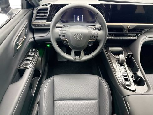 Used 2025 Toyota Crown Signia AWD/4WD image 10