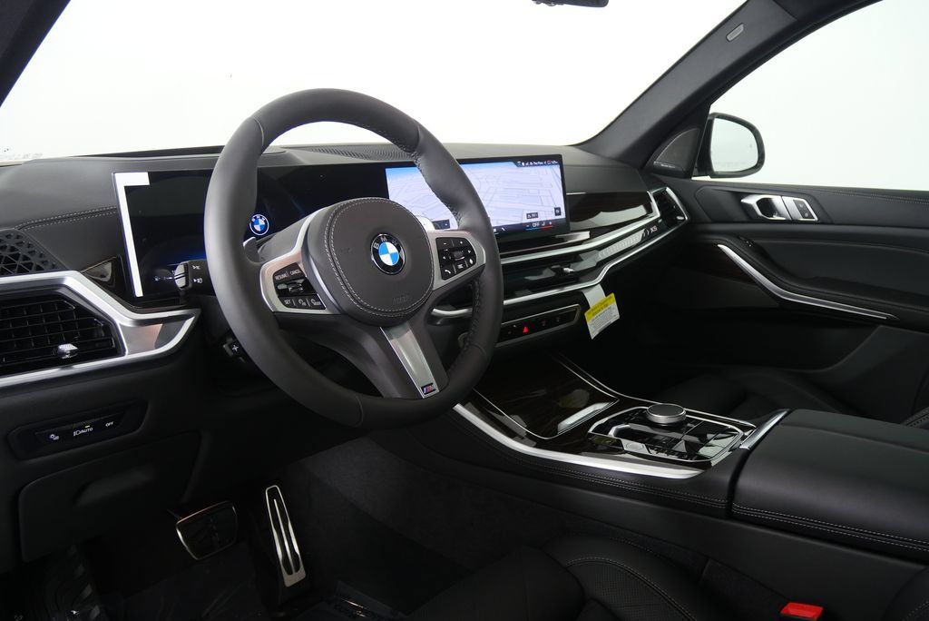 Used 2026 BMW X5 xDrive40i w/ M Sport Package AWD/4WD image 13