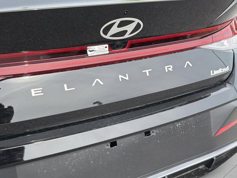 New 2026 Hyundai Elantra Limited FWD image 28