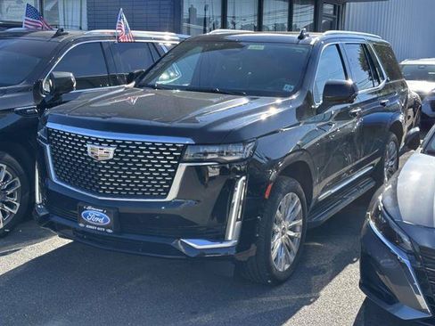 Used 2024 Cadillac Escalade Premium Luxury AWD/4WD image 2