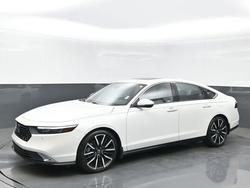 Certified 2023 Honda Accord Touring image 2