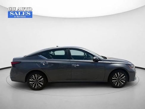 Used 2025 Nissan Altima 2.5 SV FWD image 8