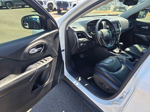 Used 2021 Jeep Cherokee Latitude Lux FWD image 24