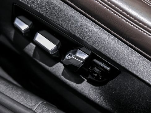 Used 2022 BMW M550i xDrive w/ Premium Package image 25